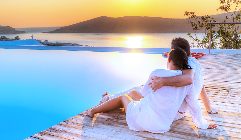 fotos de parejas en la playa enamorados