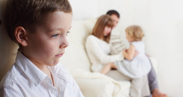como-superar-la-envidia-en-los-hijos