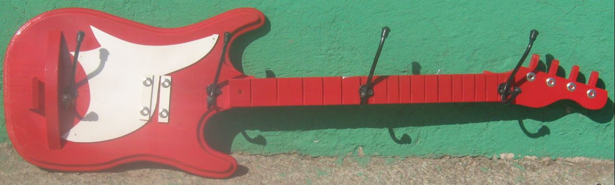 -disenos-de-madera-en-forma-de-guitarra