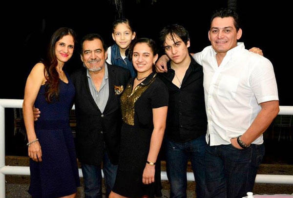 ▷ Imágenes de joan sebastian con sus hijos