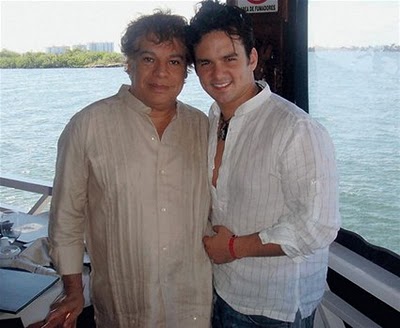 juan-gabriel-con-su-novio 2