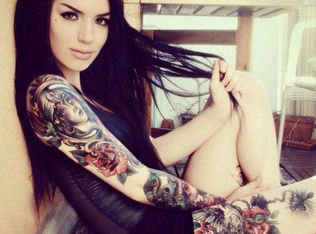 ▷ Imágenes de mujeres con tatuajes