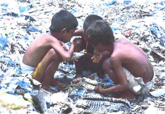 ▷ Imágenes de niños sufriendo pobreza