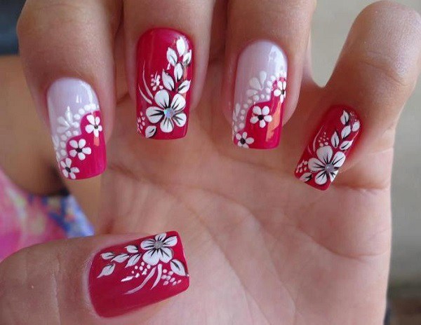 Imágenes de uñas decoradas con lindas flores Faciles