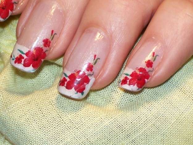 Imágenes de uñas decoradas con lindas flores Faciles