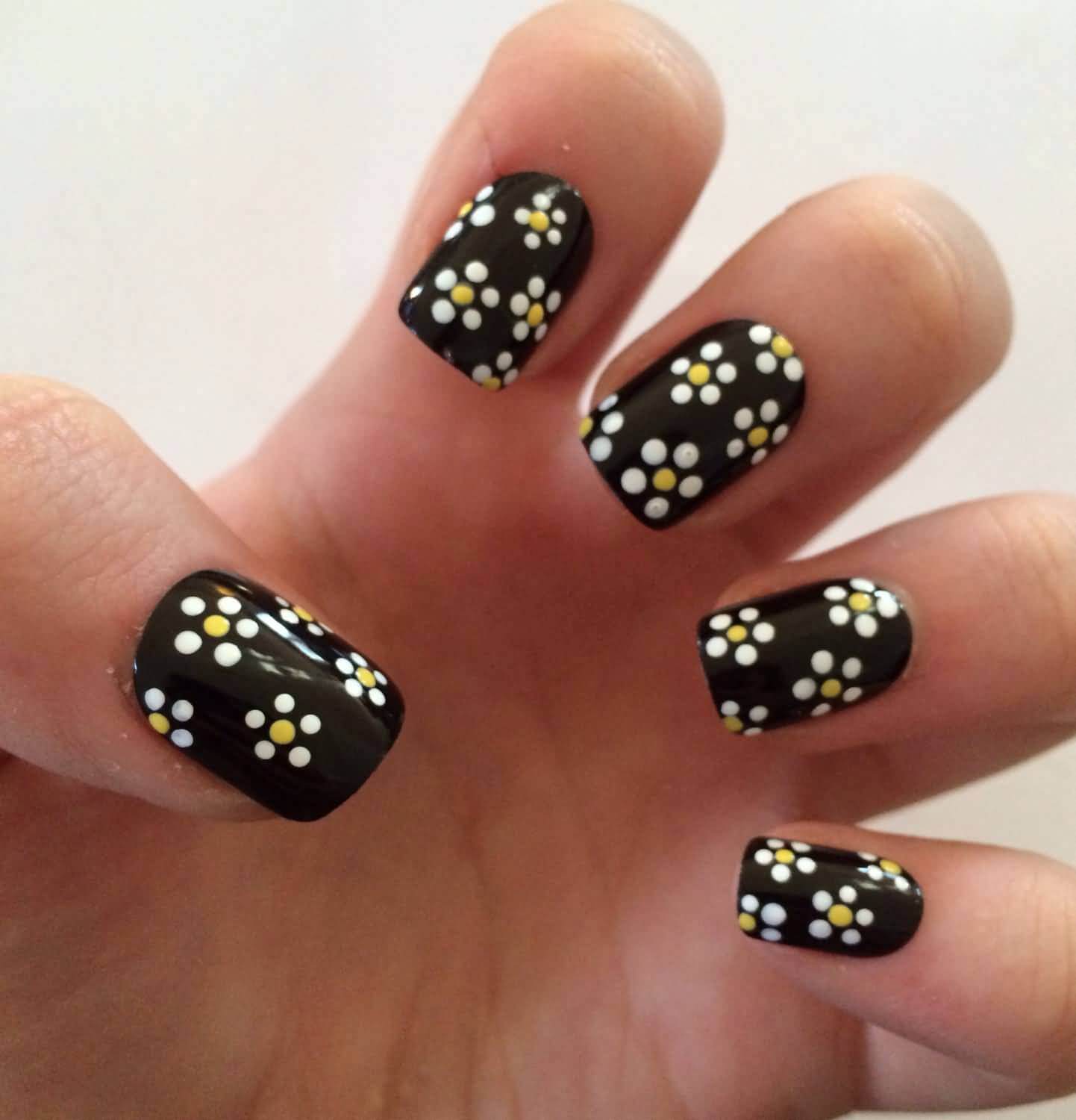 Imágenes de uñas decoradas con lindas flores Faciles