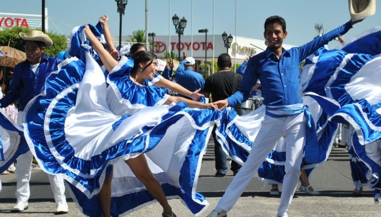 ▷ Imágenes del mes cívico del salvador